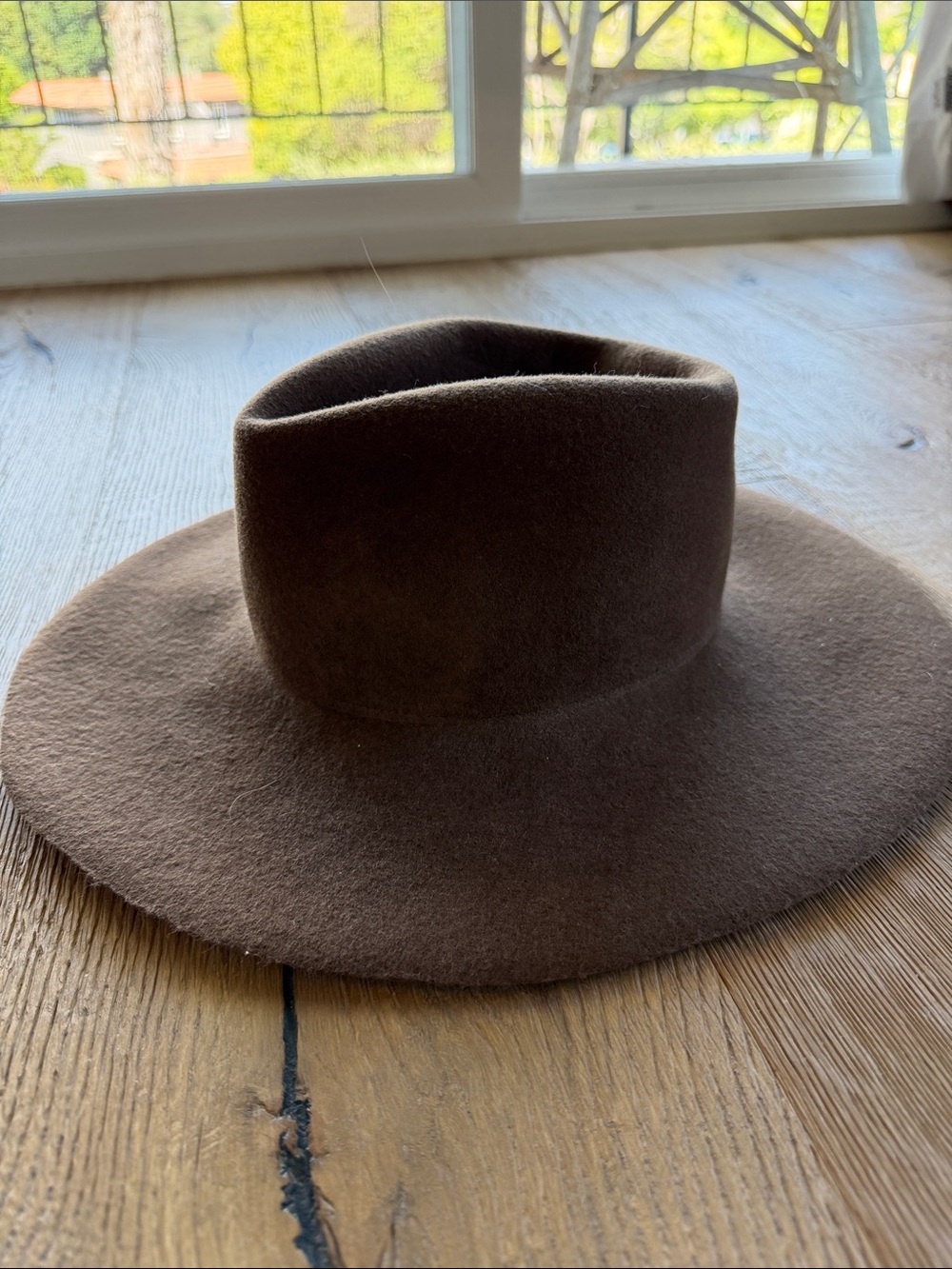 Clyde hat